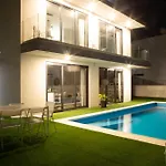 Praceta Porthaus - Entire Main House Perfect For Families Traveling Together Ferienhaus *