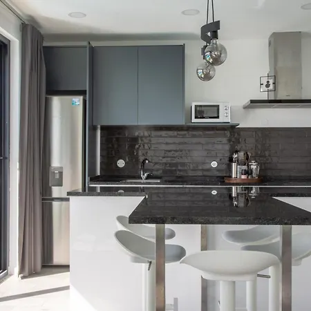 Casa de Férias Praceta Porthaus - Entire Private Main Santo Isidoro